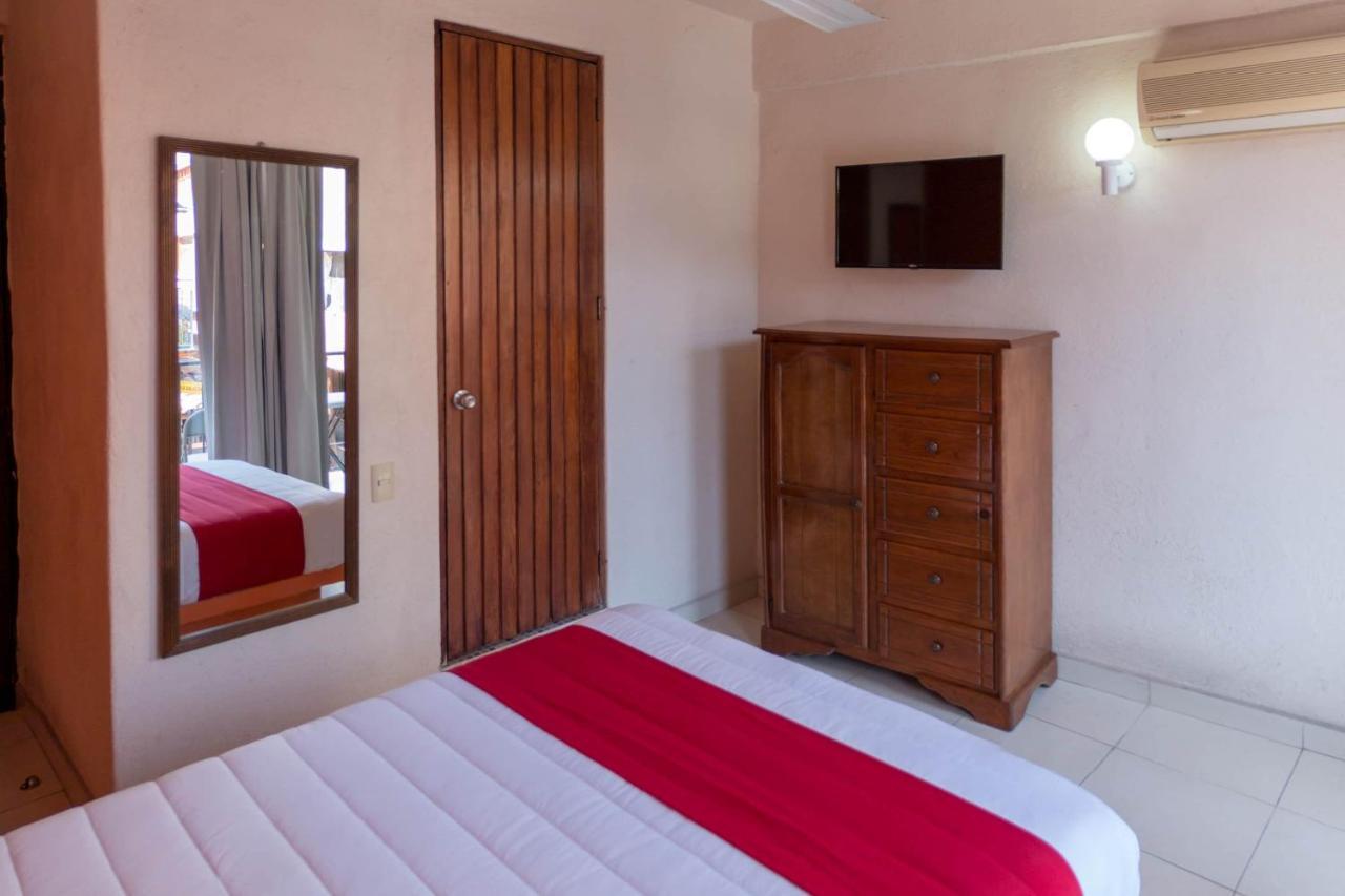 OYO Hotel Casa Bravo Zihuatanejo Exterior foto